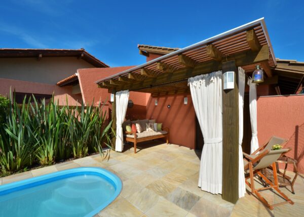 pergolado de madeira para piscina